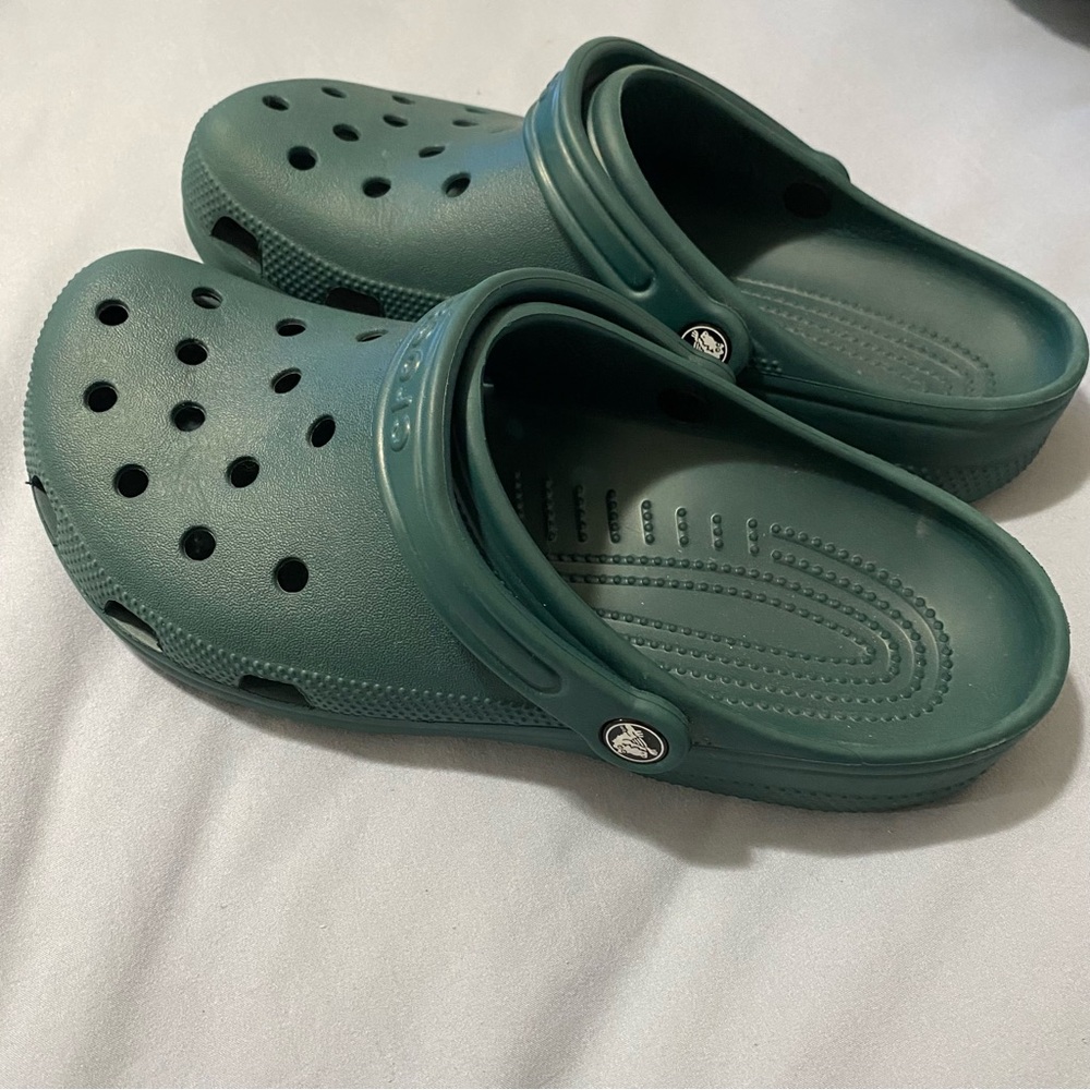 CROCS Classic Clog in dark green - Picture 2 of 5